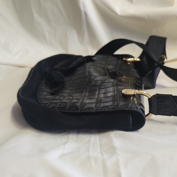 Elizabeth and James Black Crossbody Bag with Croc-Embossed Texture - Picture 6 of 8
